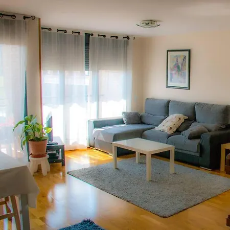 Piso Con Vistas En Urbanizacion Con Piscina *